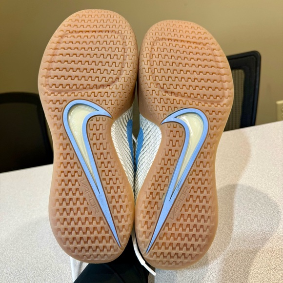 NWOT NIKE COURT AIR ZOOM VAPOR 11 HC 'WHITE LIGHT BLUE GUM' WOMEN’S 9.5 - Picture 9 of 9